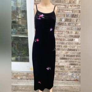 Vintage 90s/Y2K Currants Black Velvet & Floral Embroidered Maxi Dress Size Small